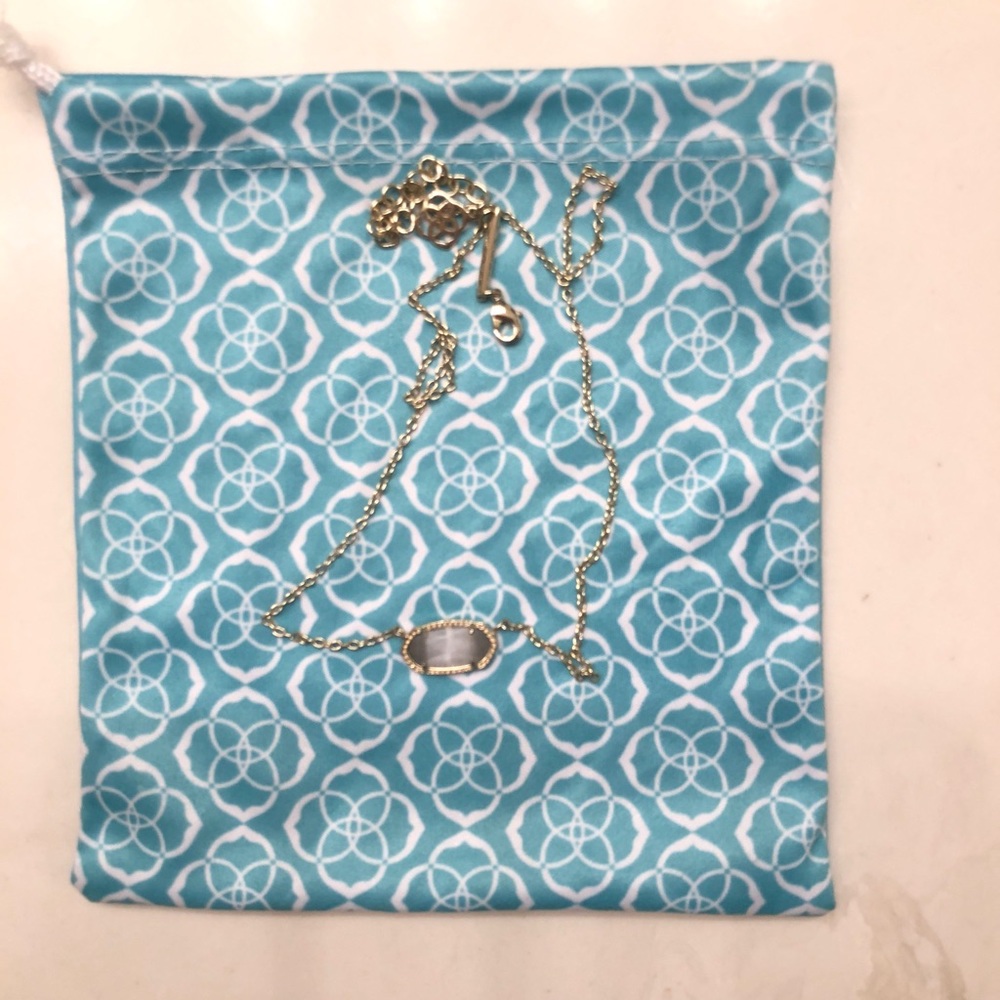 Kendra Scott oval pendant